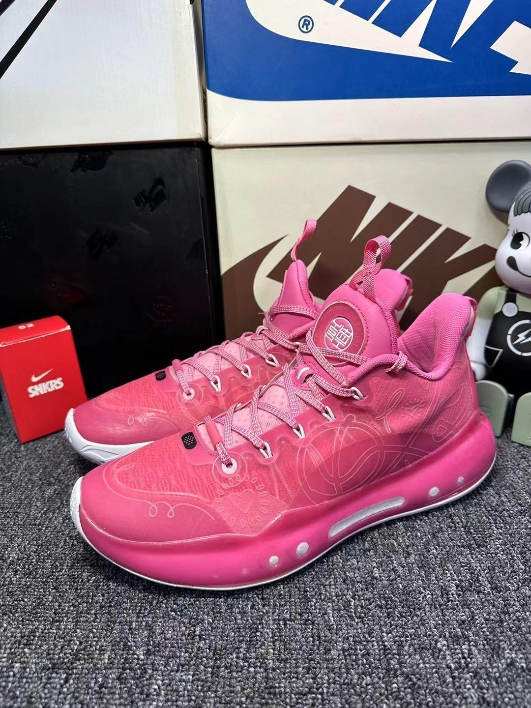 这双李宁驭帅14䨻杜鹃粉篮球鞋太帅了!